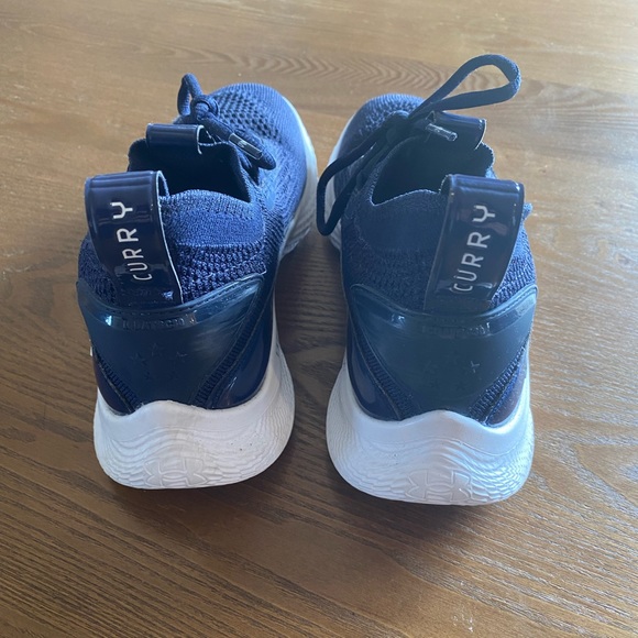 Curry 8 UA size 4.5 in navy - Picture 3 of 4
